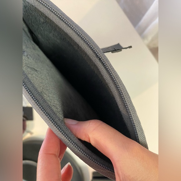 Marc Jacobs Tablet electronics Case bag in soft gray Dreamy Neoprene logo NWT - Picture 11 of 12